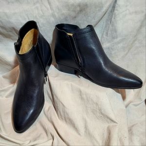 Naturalizer "Claire" zip bootie